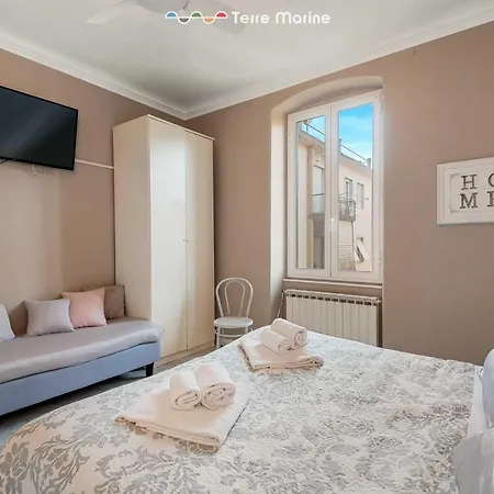 Gallery 3 Apartment *